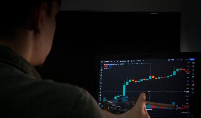 Криптовалютные биржи — как выбрать надежную платформу для торговли man, drinking, whiskey, brandy, liquor, smoking, tobacco, cigarette, addiction, habit, cryptocurrency, bitcoin, crypto, technology, digital, virtual, finance, altcoin, investment, computer, success, graphics, economy, forex, entrepreneur, altcoin, forex, forex, forex, forex, forex