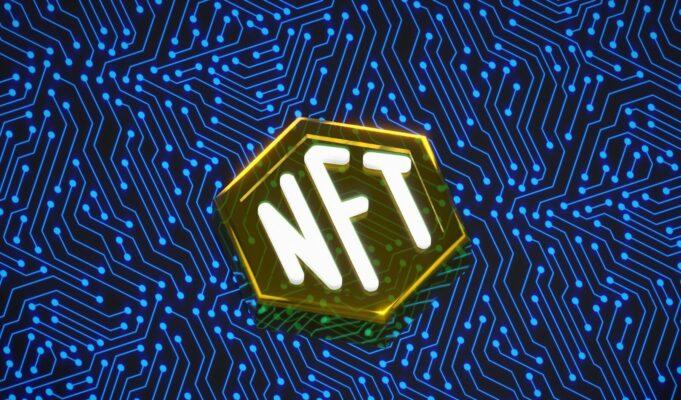 Криптокопирайтинг — Как Писать Тексты и Зарабатывать в NFT a logo with a blue background