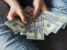 P2P-Торговля — Заработок на Посредничестве между Покупателями и Продавцами fan of 100 U.S. dollar banknotes