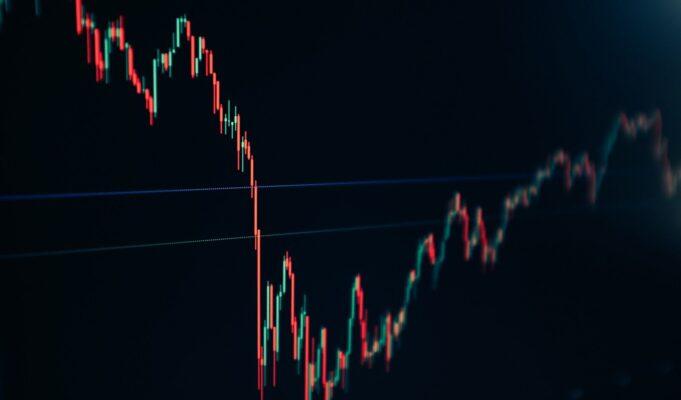 Торгуем с Прибылью — Обзор Платформ с Advanced-Trading a close up of a line with a blue background